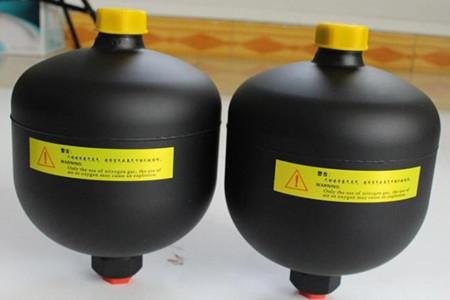 活塞式蓄能器操作時應該需要注意幾點事項？