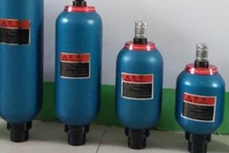 蓄能器為什么不能水平安裝？理由很簡單！