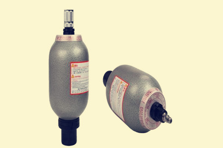 管路式蓄能器的工作原理、作用和操作方法