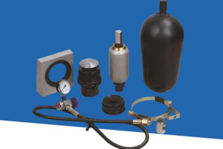 蓄能器出現(xiàn)油箱噴油的現(xiàn)象，如何解決？