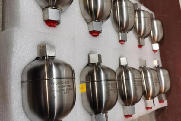 蓄能器的結(jié)構(gòu)類(lèi)型、作用、安裝以及選用要點(diǎn) 圖2