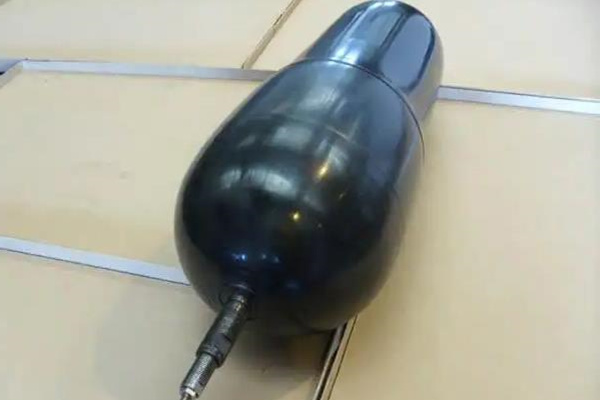 蓄能器里面的液壓油有哪些污染與危害？ 圖1