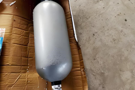 蓄能器氮?dú)獬溲b注意事項(xiàng)，廠家來(lái)解答！