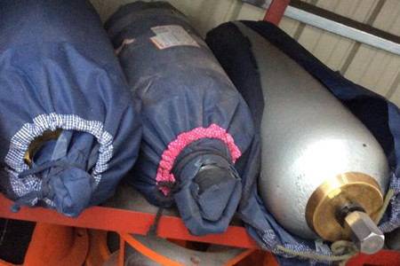 怎么使用蓄能器充氮工具？