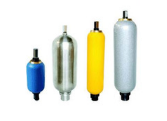 活塞式蓄能器周期檢查需要注意的是什么？